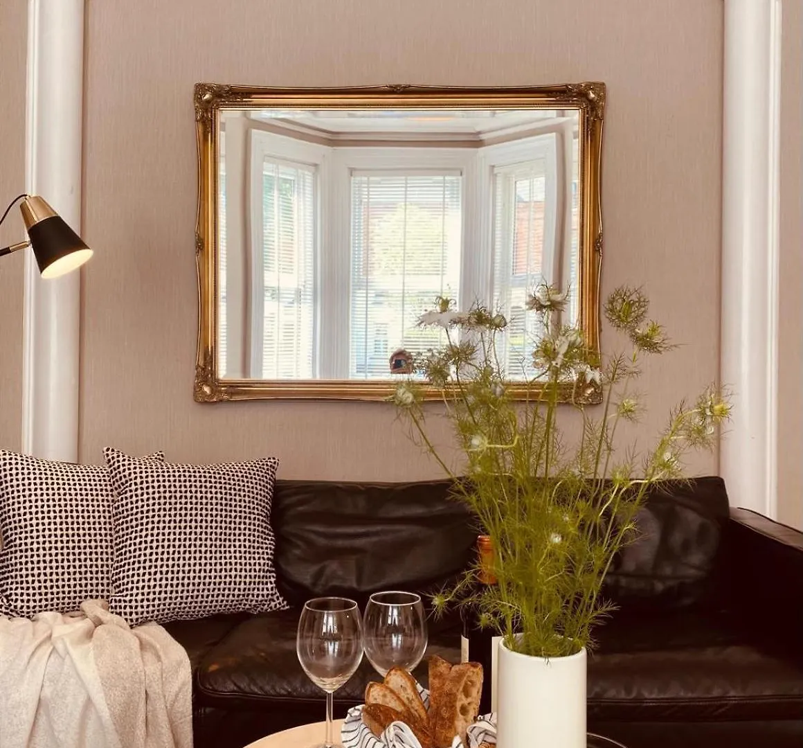 4Br Spacious Home- 5 Mins To City- Free Secure Parking Μπέλφαστ 0*,  Ηνωμένο Βασίλειο