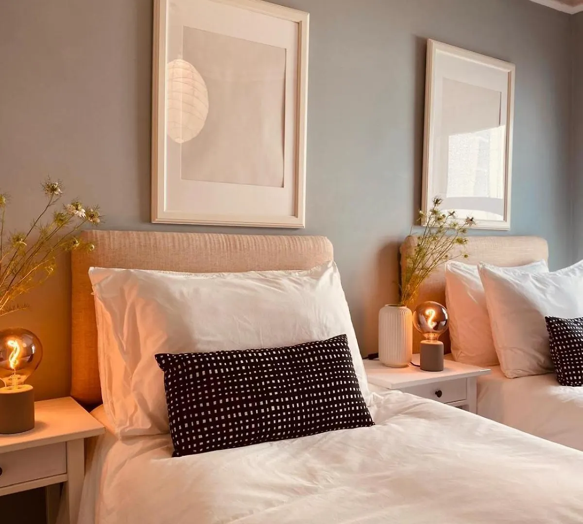 4Br Spacious Home- 5 Mins To City- Free Secure Parking Μπέλφαστ 0*,  Ηνωμένο Βασίλειο