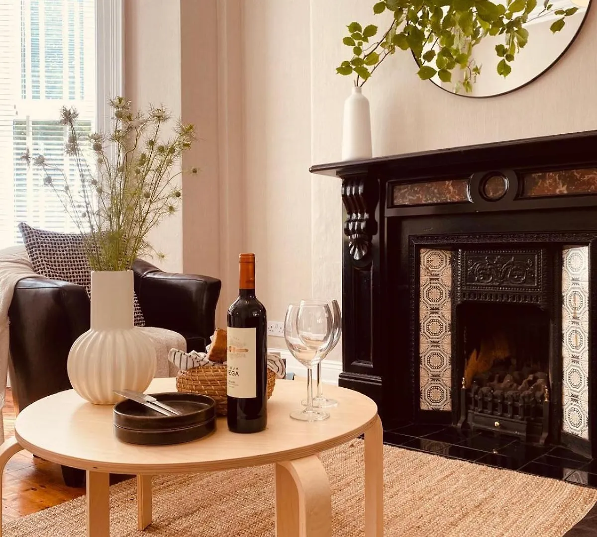 4Br Spacious Home- 5 Mins To City- Free Secure Parking Μπέλφαστ Σπίτι διακοπών
